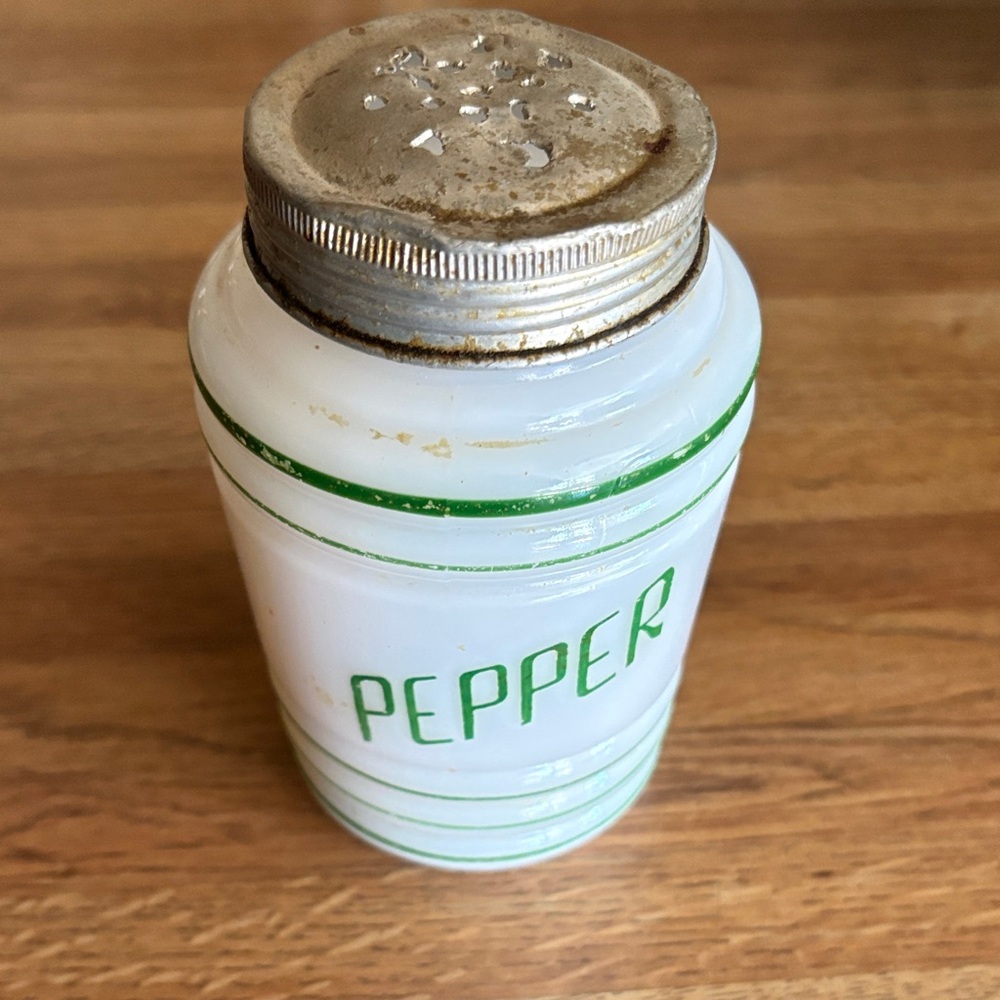 Green and White Pepper Shaker - Vintage Style
